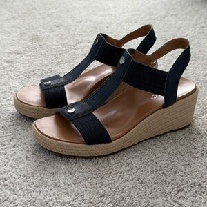 Vionic Calera Sandals – Navy – Size 9.5 – Orthotic Comfort